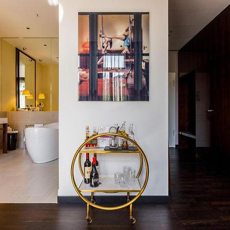 Hotel Zoo Berlin Dış mekan fotoğraf A bar cart