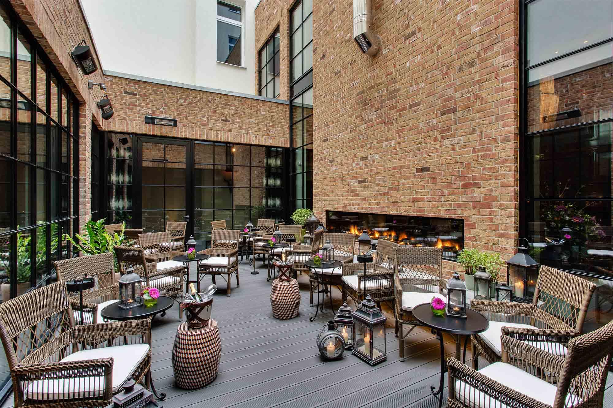 Hotel Zoo Berlin Dış mekan fotoğraf The hotel's courtyard