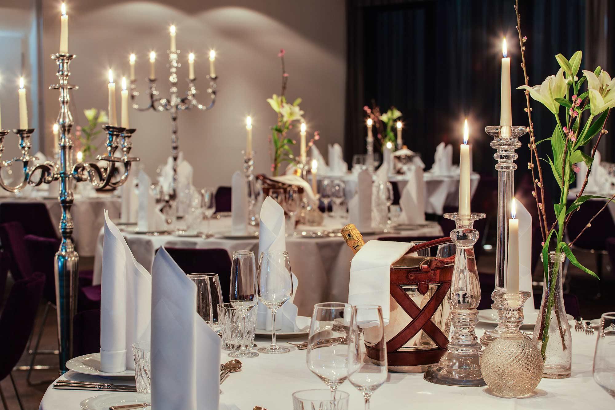 Hotel Zoo Berlin Dış mekan fotoğraf A table set for a formal dinner