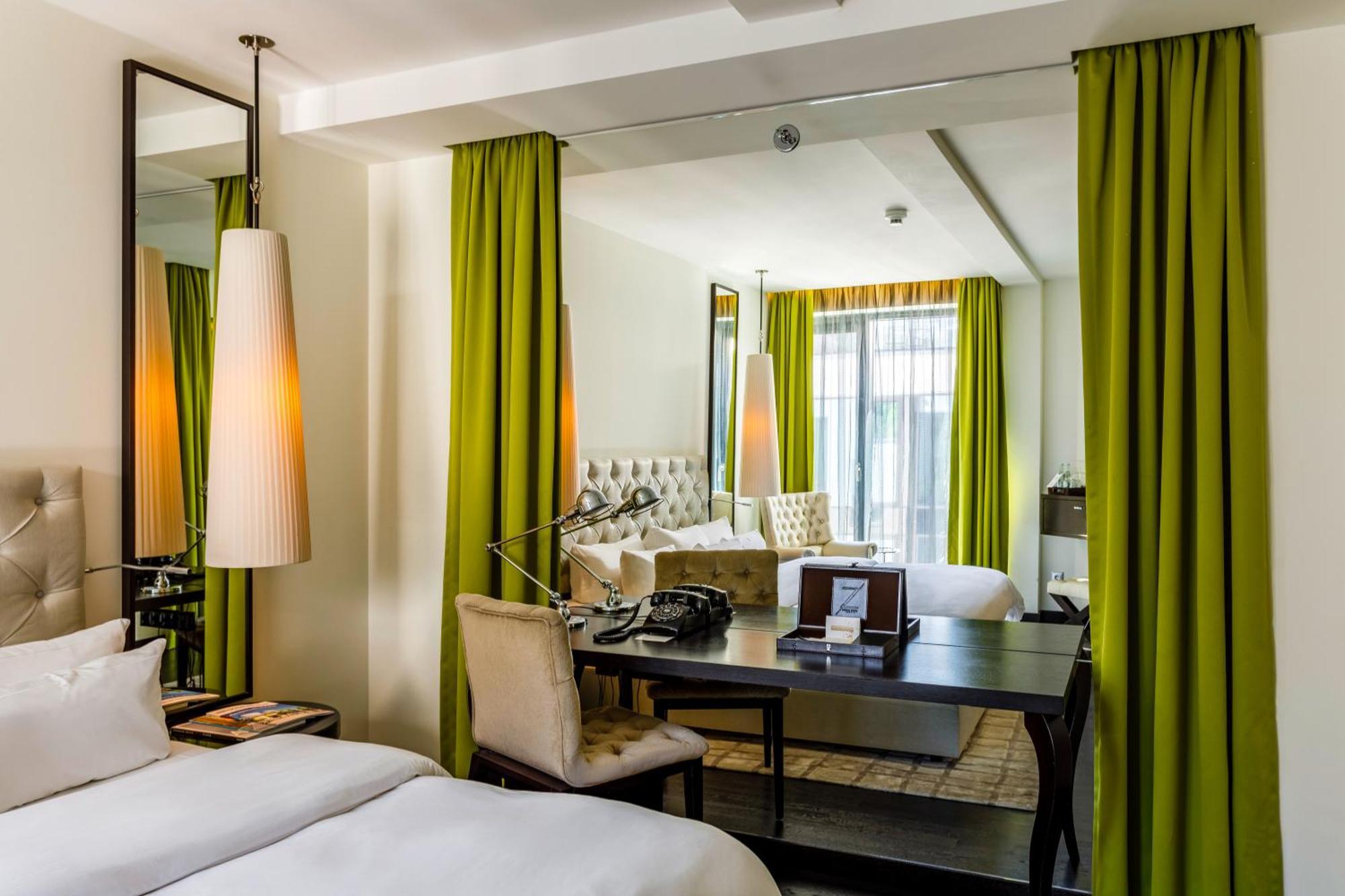 Hotel Zoo Berlin Dış mekan fotoğraf A room at the Mandarin Oriental, Munich