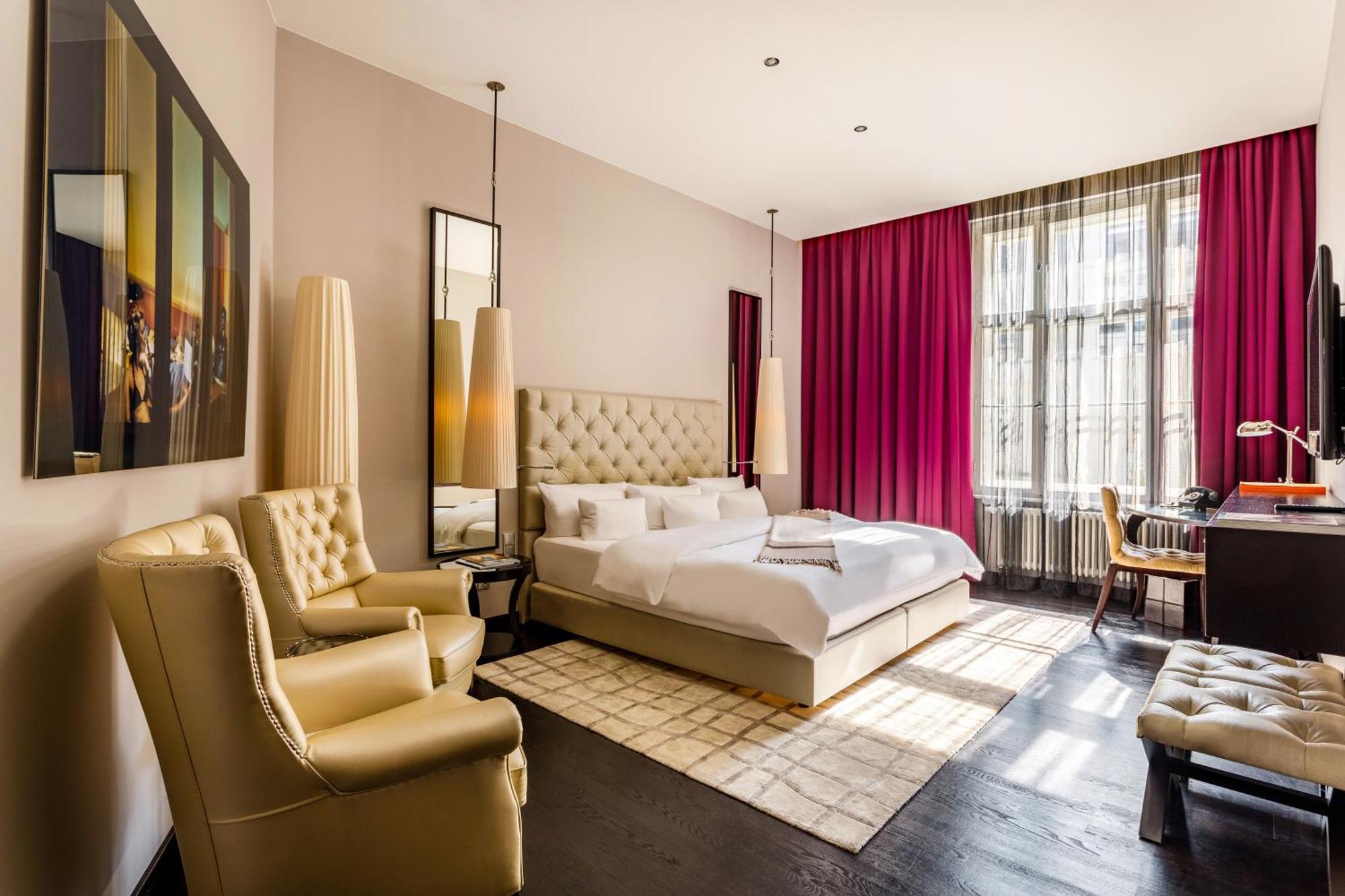 Hotel Zoo Berlin Dış mekan fotoğraf A bedroom at the Mandarin Oriental, Munich