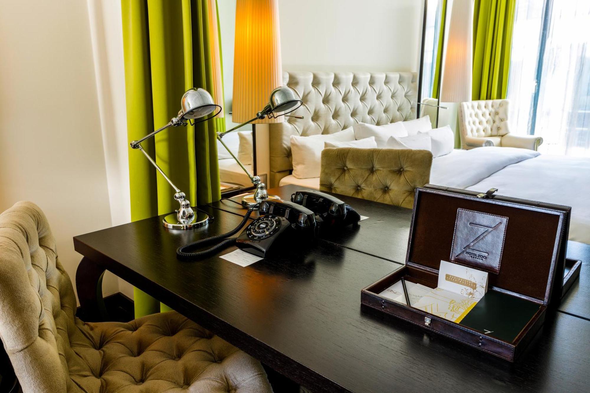 Hotel Zoo Berlin Dış mekan fotoğraf A hotel room in the 21st century